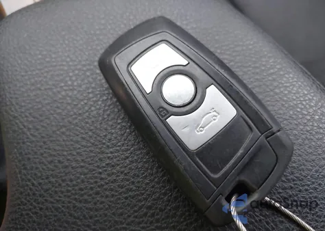 2015 BMW 328I xDrive z USA, uszkodzony, nr VIN WBA3B5C50FF960739